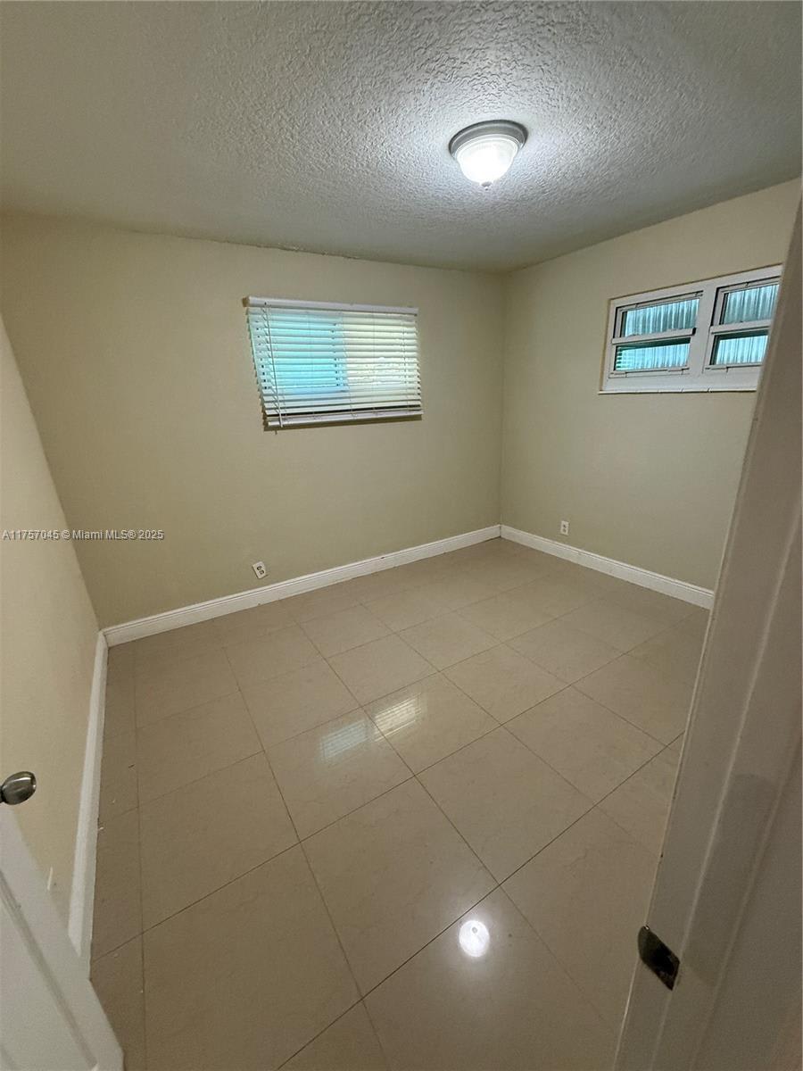 4617 SW 24th Ave – photo 3