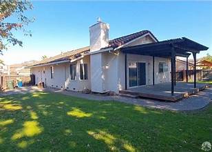 2912 Honeynut St – photo 2