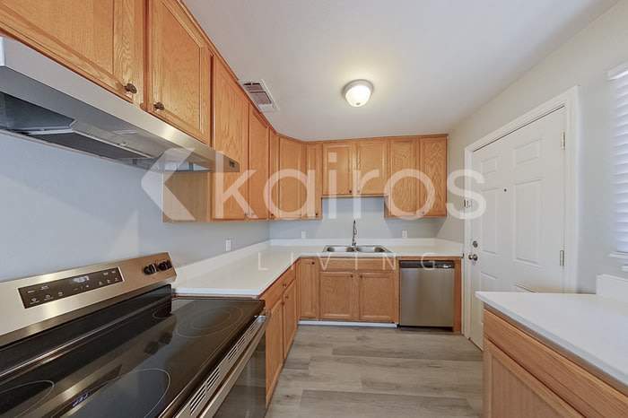 107 South Palo Duro Street – photo 5