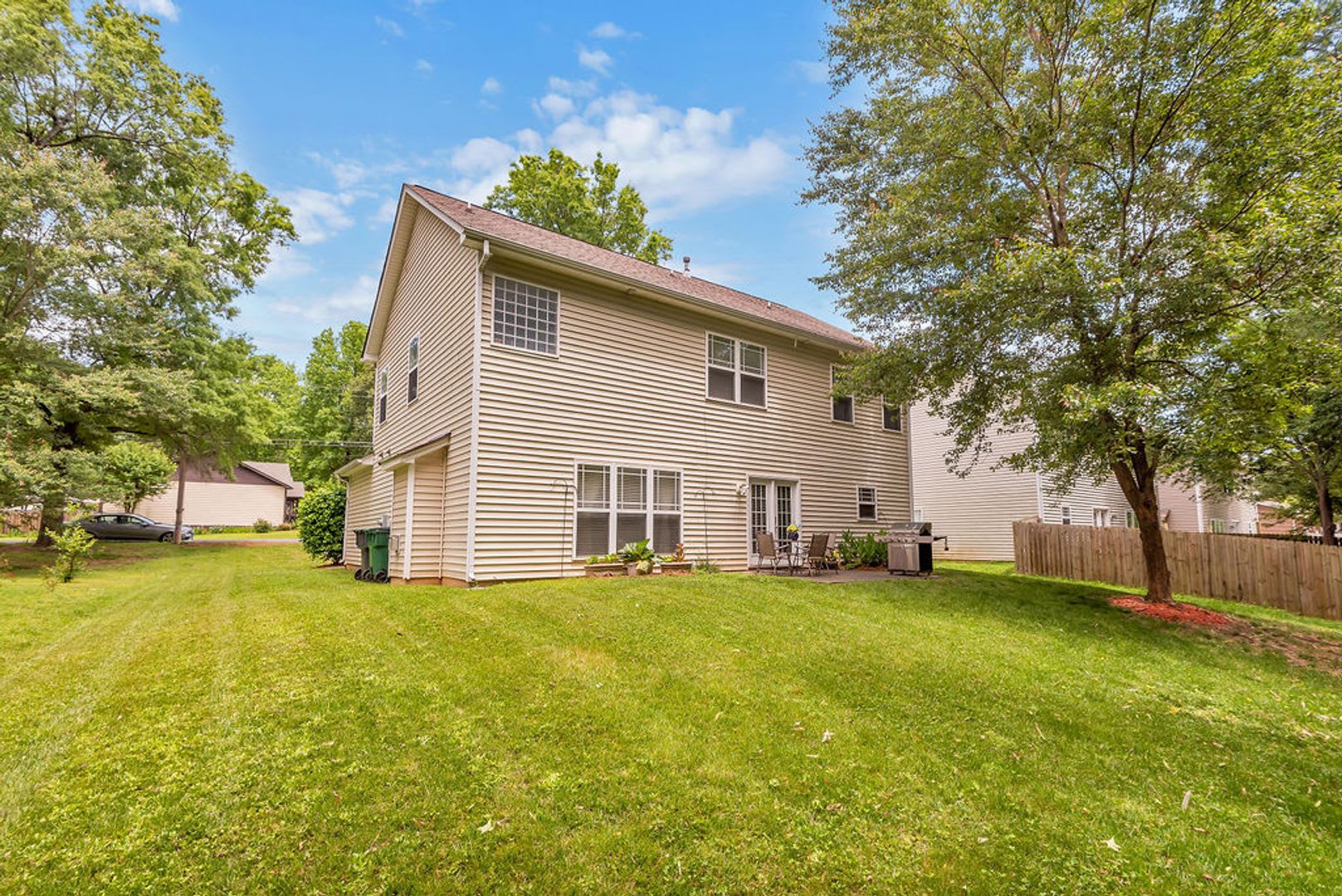 3BR/2.5BA home for rent 7 miles from uptown with access to the greenway at the end of the street. – photo 2