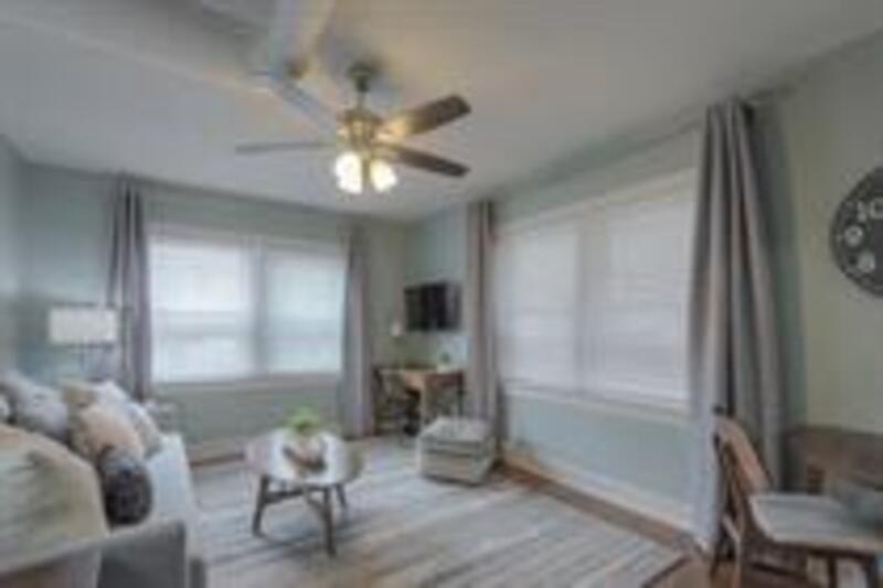 722 W 37Th St 3 – photo 2