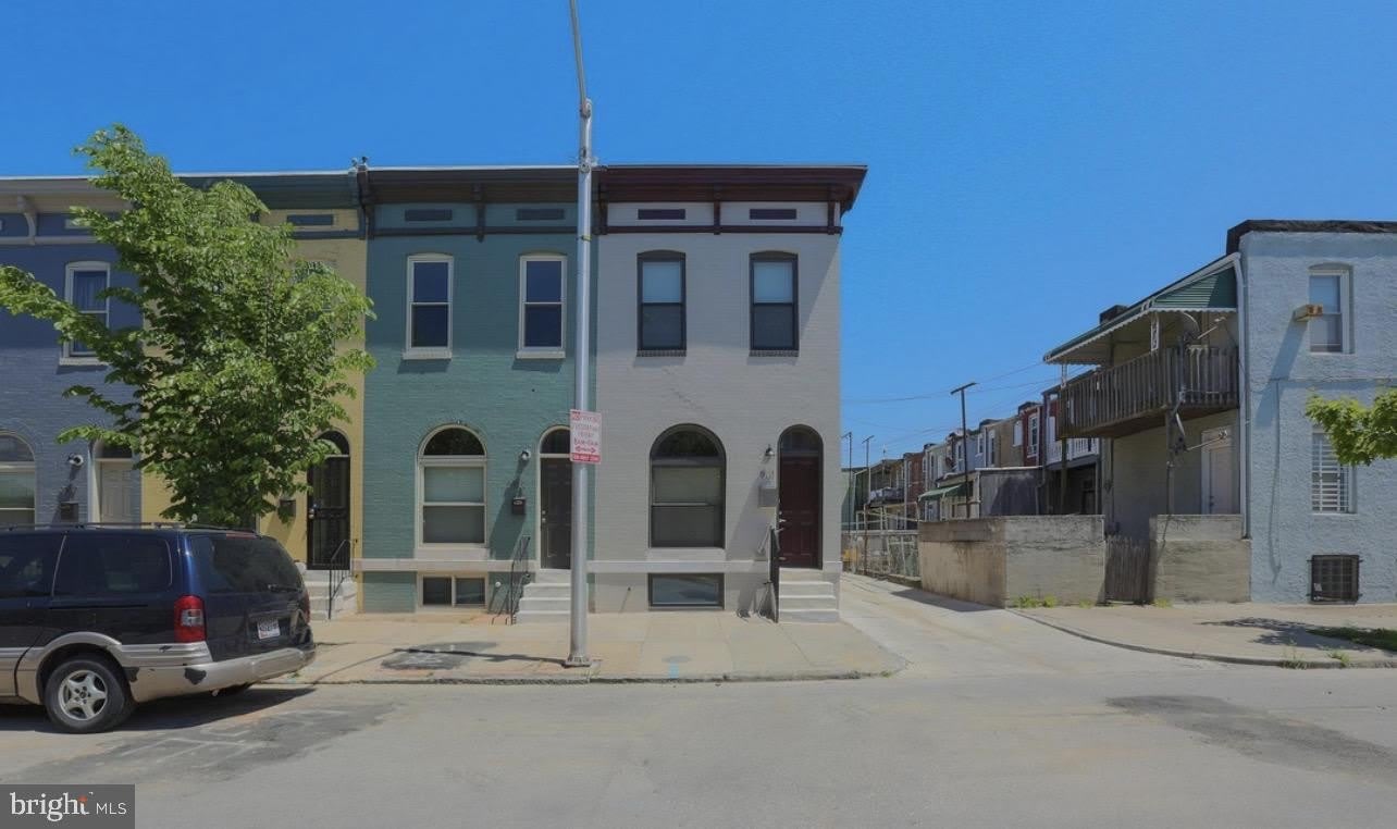901 N MONTFORD Avenue – photo 2