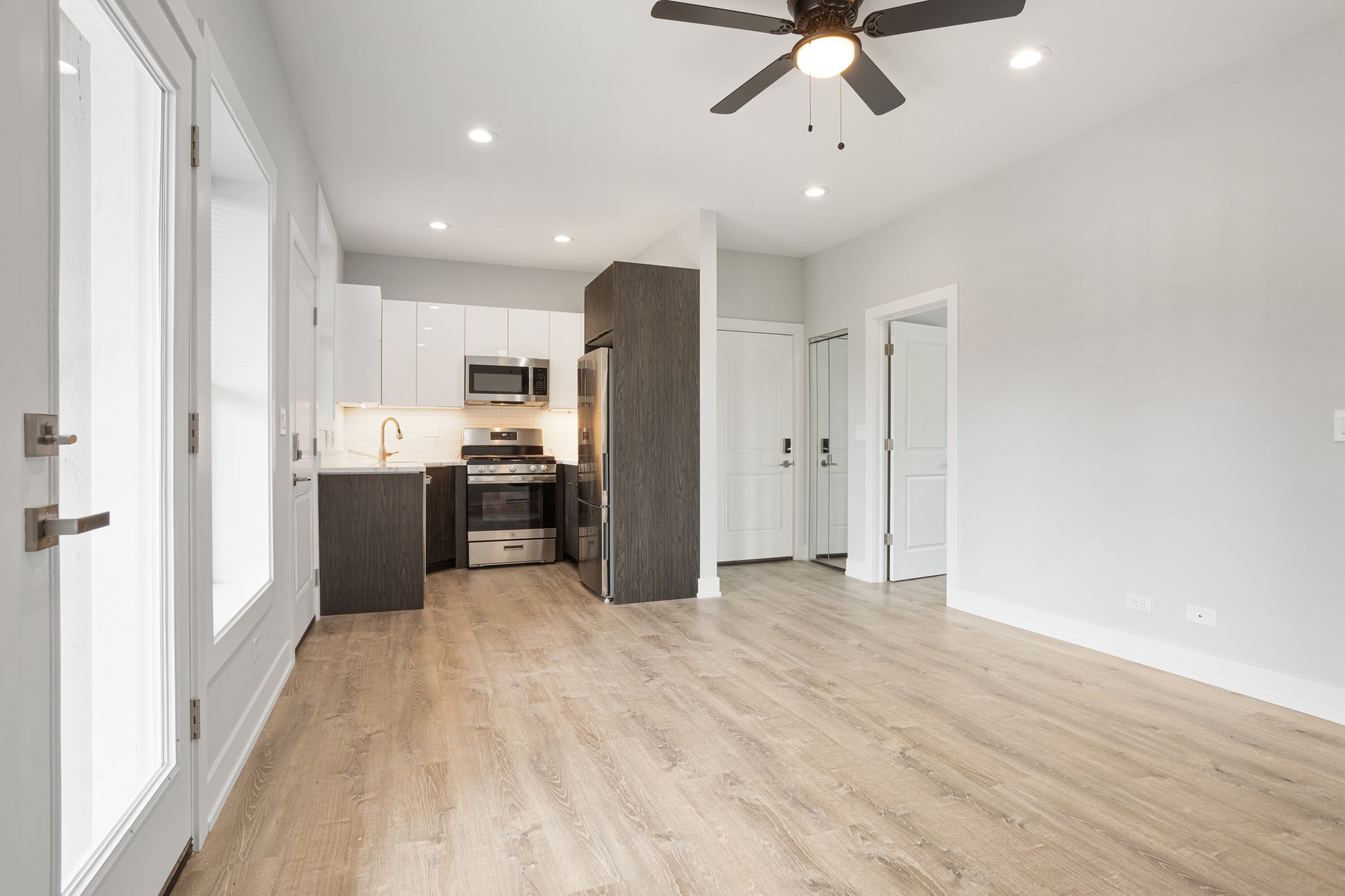 1243 W Morse Ave – photo 1