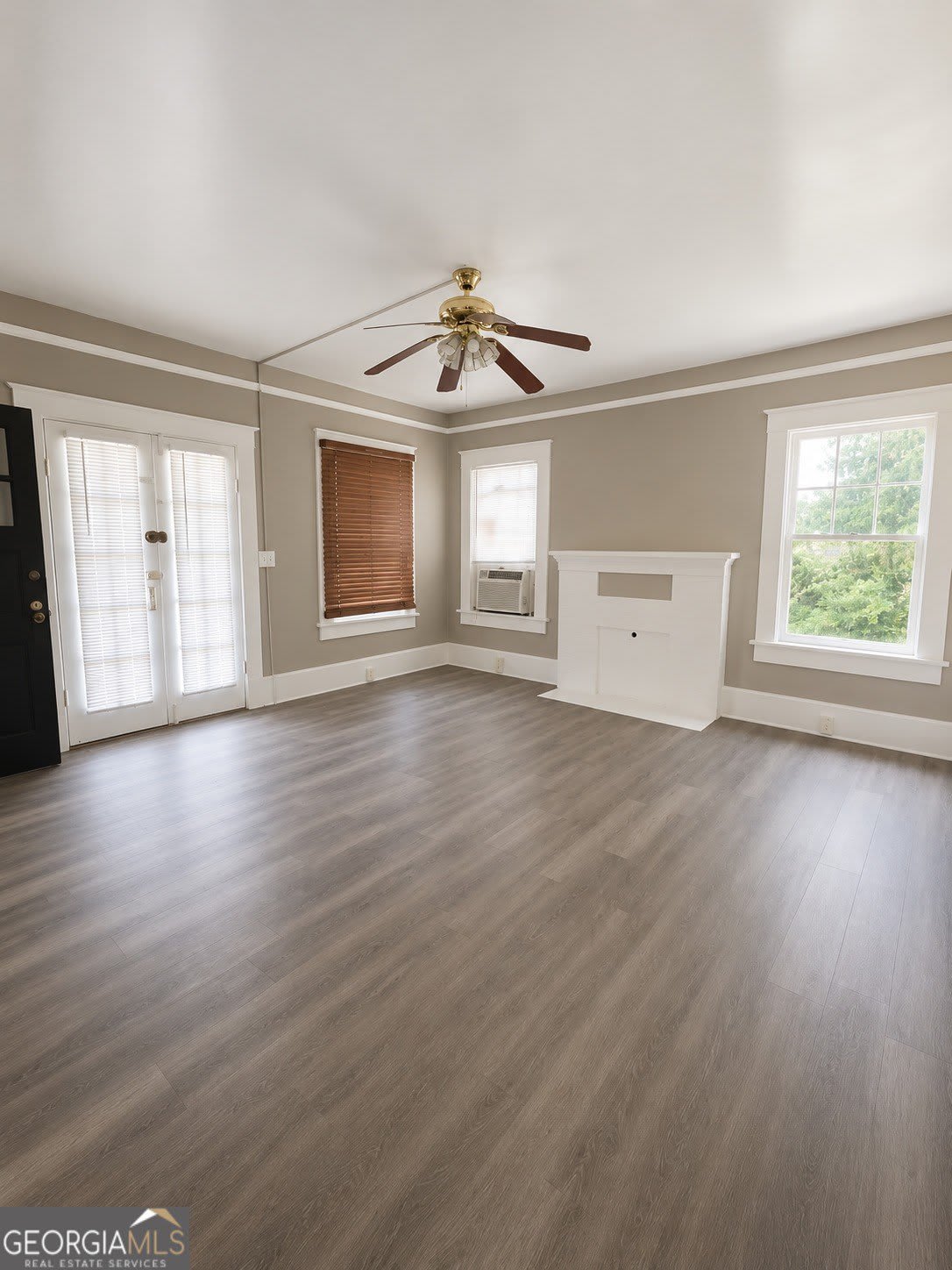 1049 Birch Street – photo 2