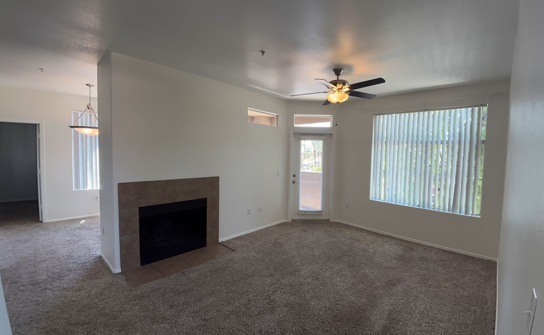 Lake View, Split floor plan, 2bd/2bth – photo 3
