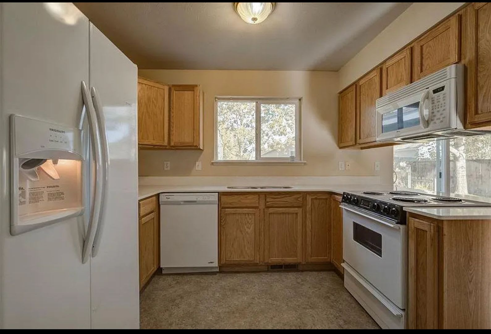 Fantastic well maintained home in River Rock – photo 2