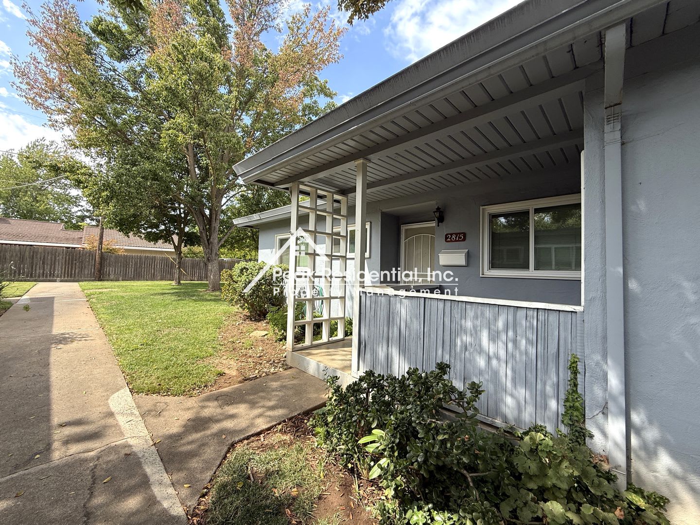 Charming 2bd/1ba Patio Home with Garage in Gated Community – photo 4