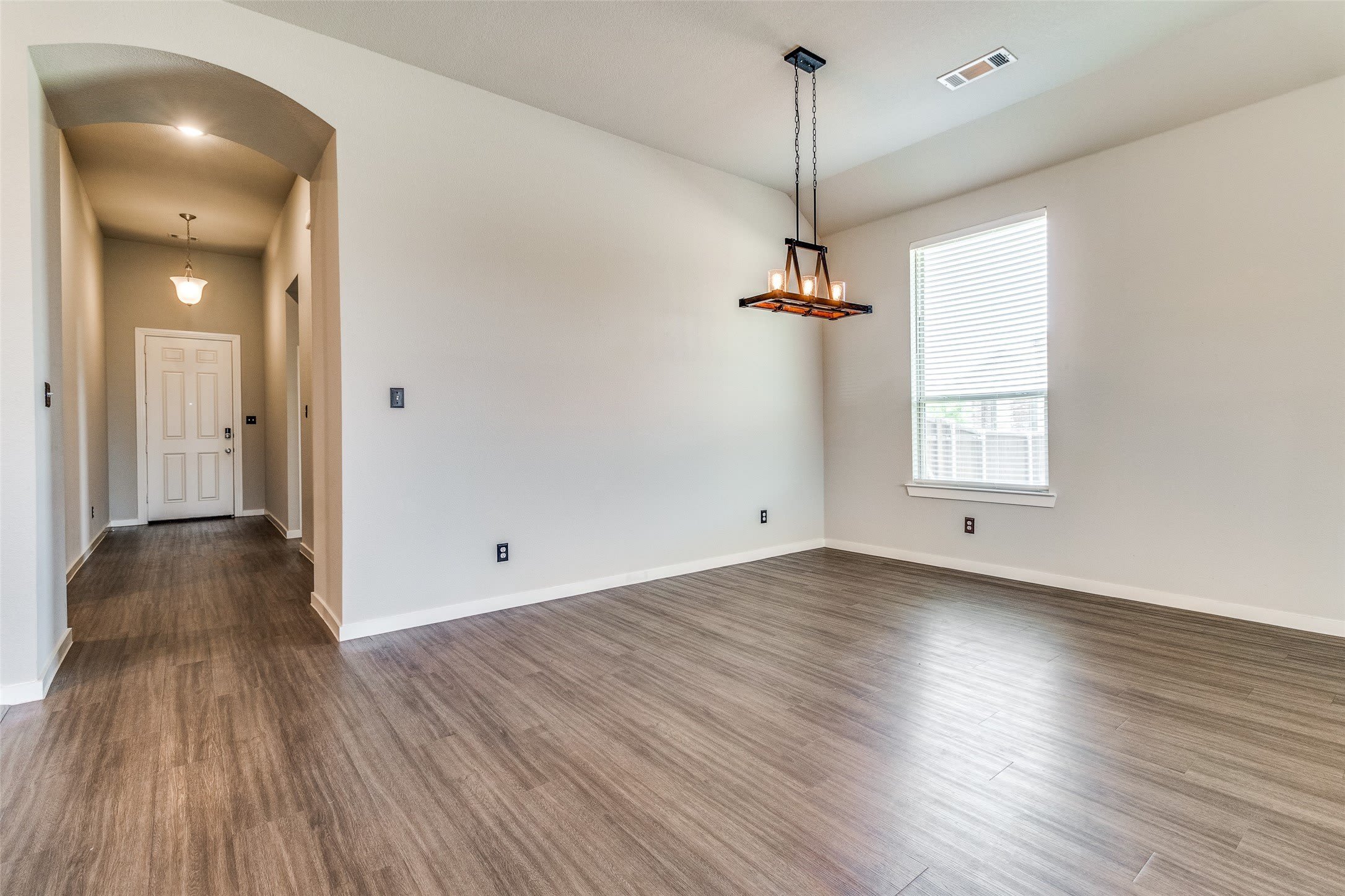 1130 Chatsworth Drive – photo 4