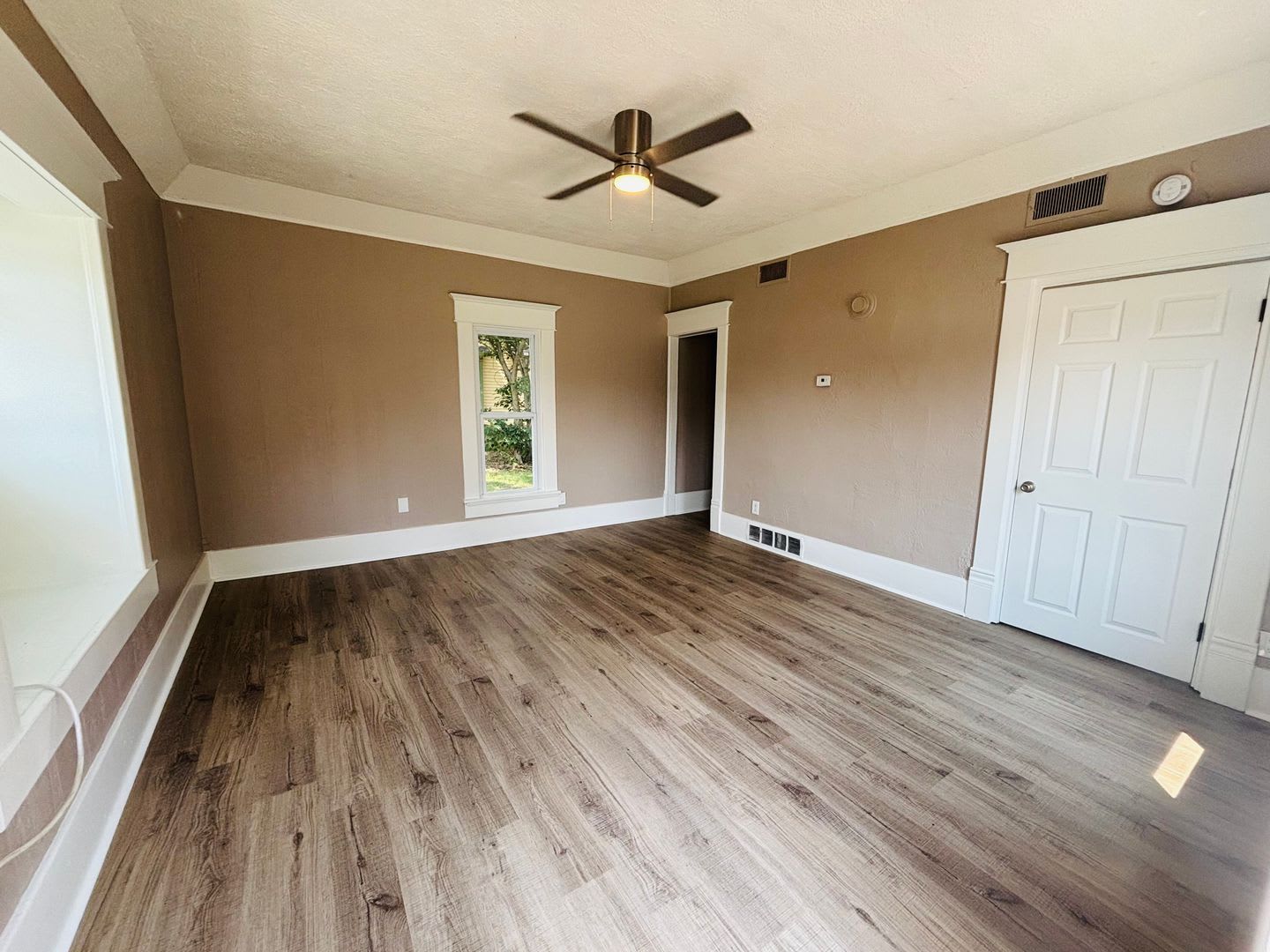Cute Newly Upgraded 1 Bedroom Home In Derby With Spacious Yard – photo 2