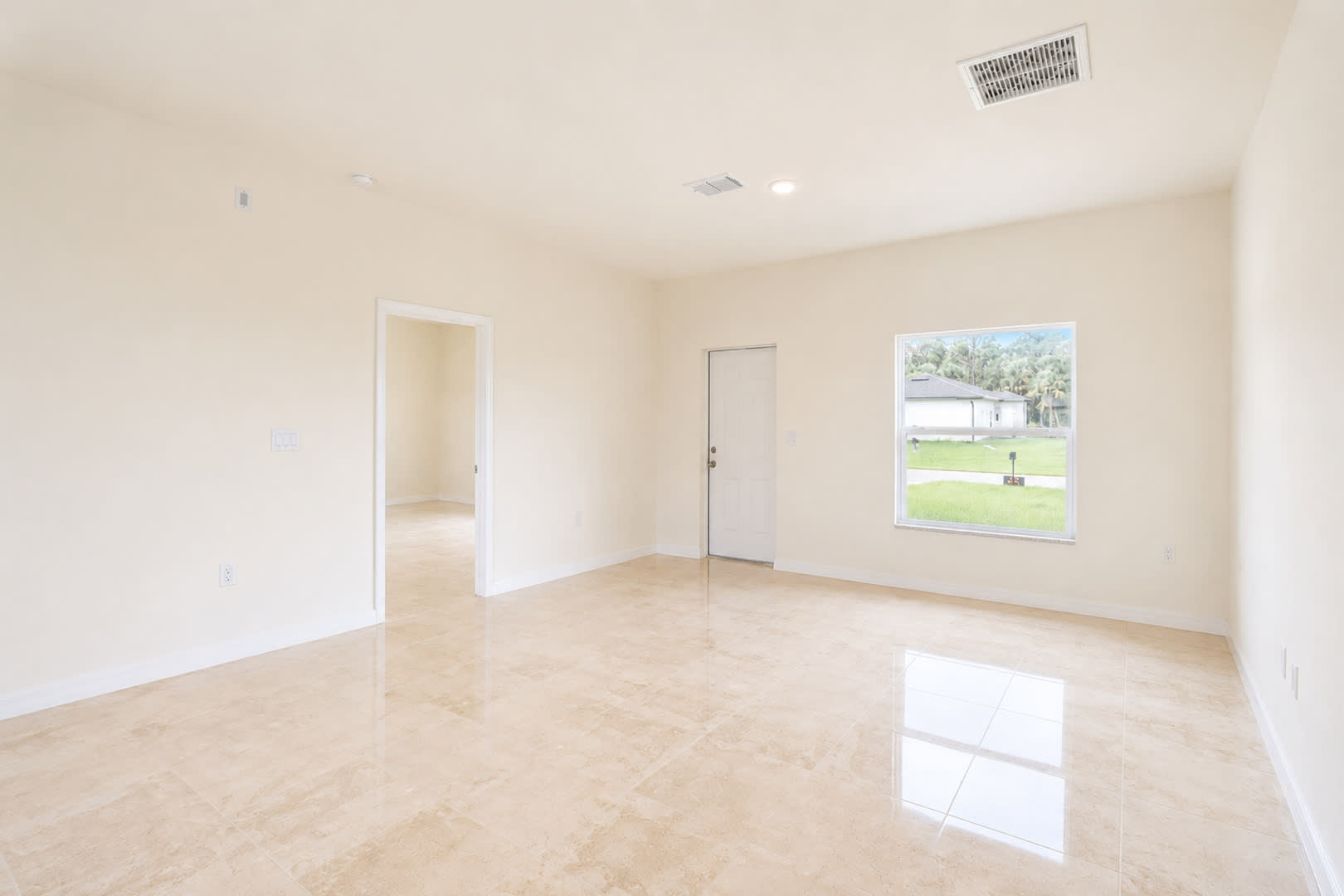 MOVE IN READY 3 BEDROOM 2 BATH LIKE NEW – photo 3