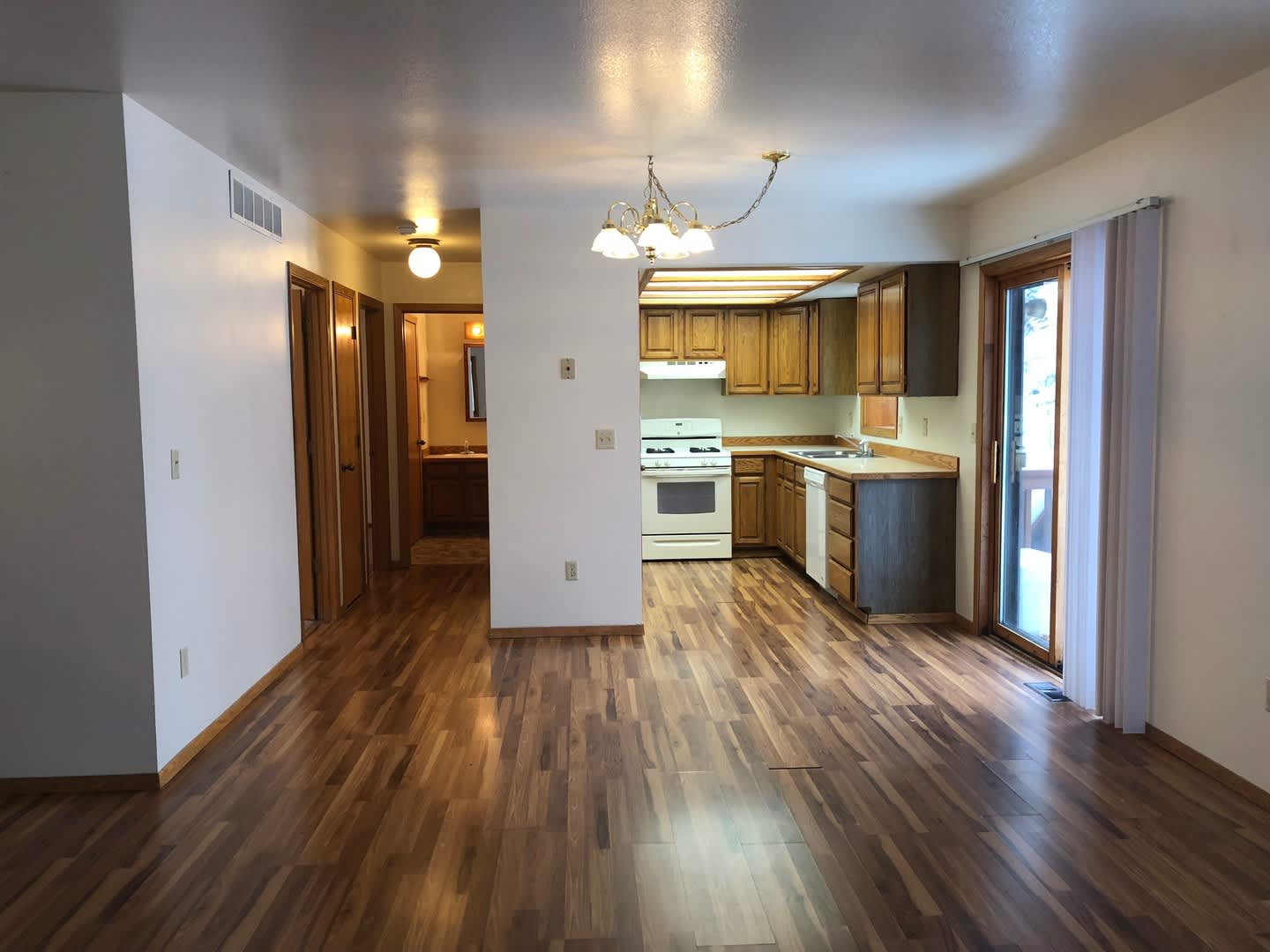 3BR, 2BA 2 story home w/finished daylight basement – photo 3