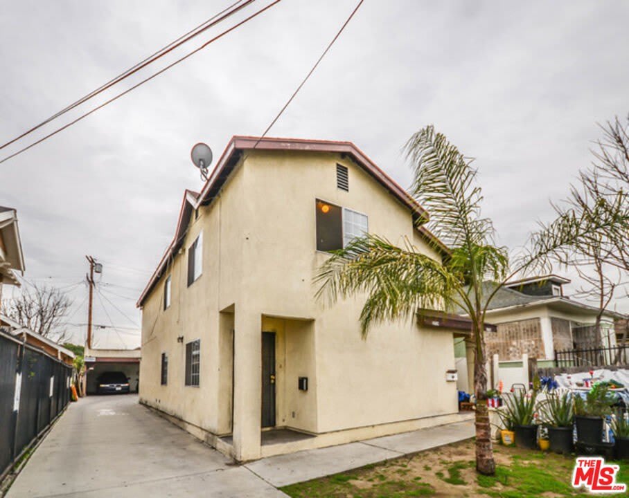 3722 WALL St – photo 1