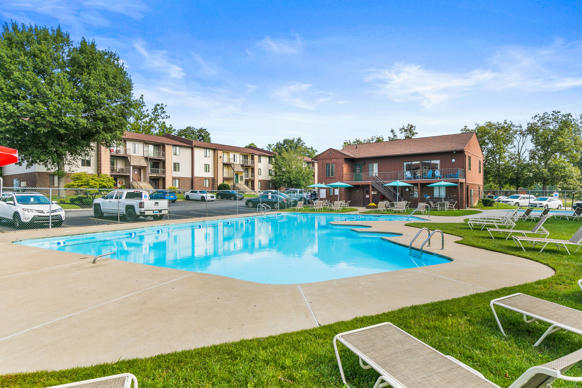 Country Club Apartments – photo 4