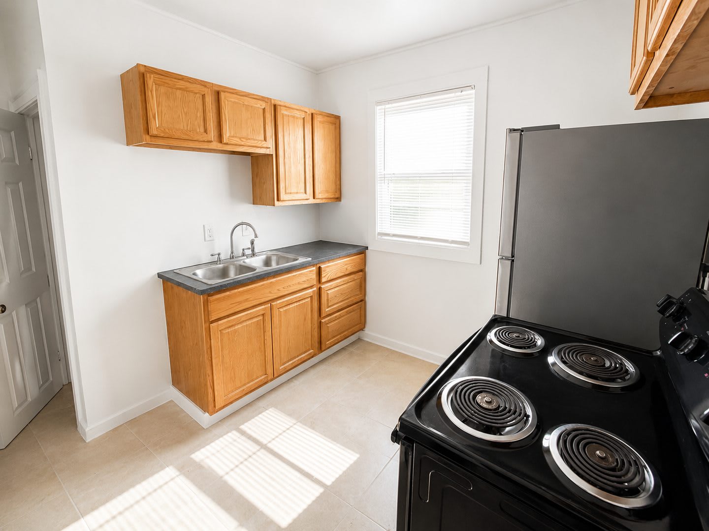 Move-In Ready 3 Bedroom Home with Private Fenced Backyard (FREE $500 OFF ON YOUR FIRST MONTH!) – photo 2