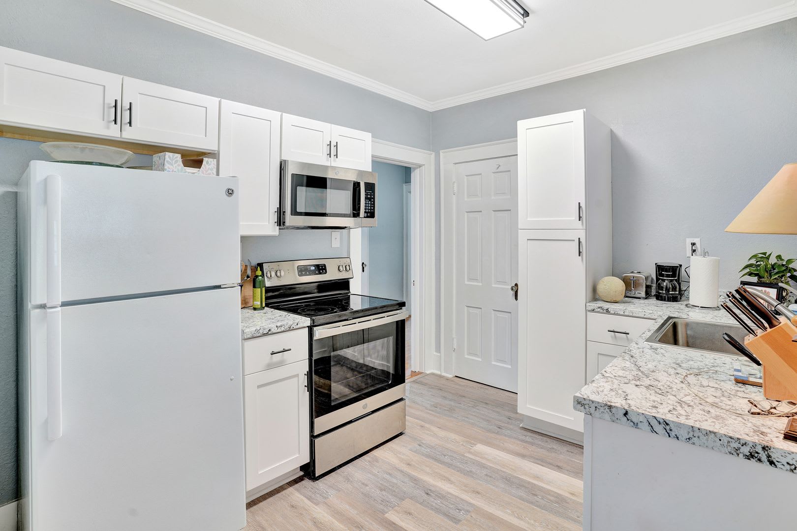Ardsley Park 3 bedroom 2 bathroom with Sunroom – photo 3