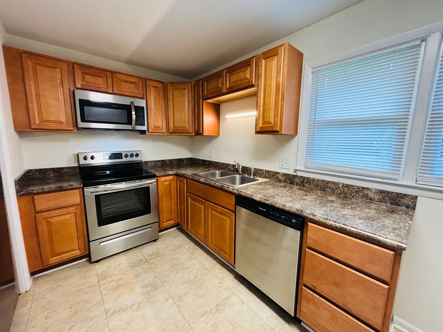 3 Bedroom, 2 Bath Duplex – photo 5