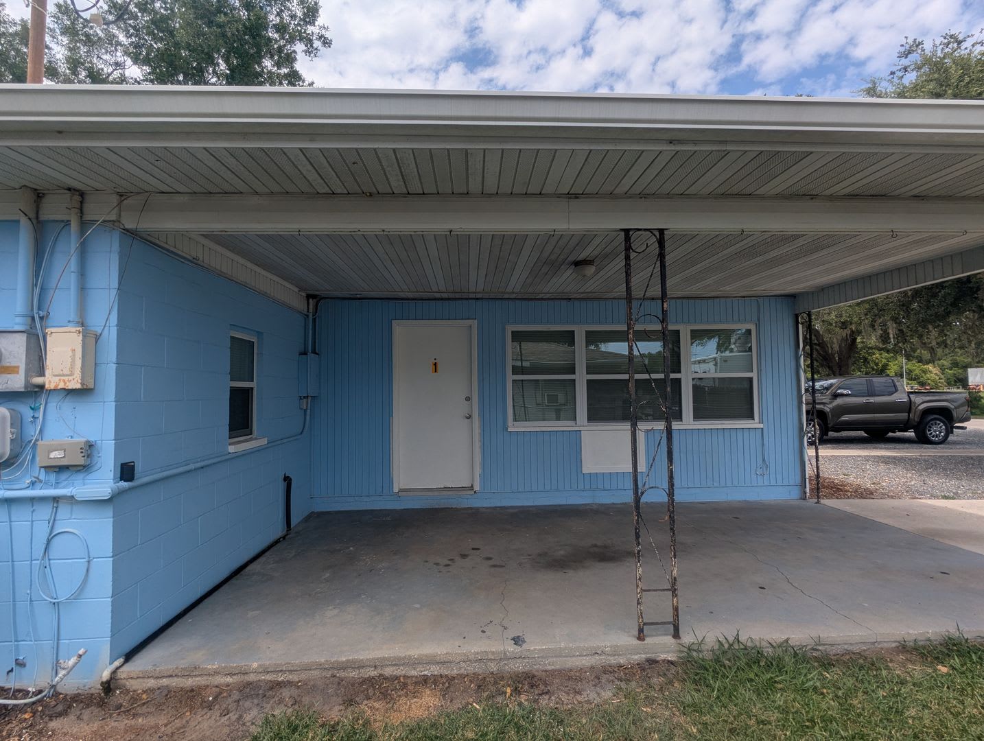 First Floor One Bedroom One Bathroom For Rent Pets Welcome And Private Covered Parking – photo 3