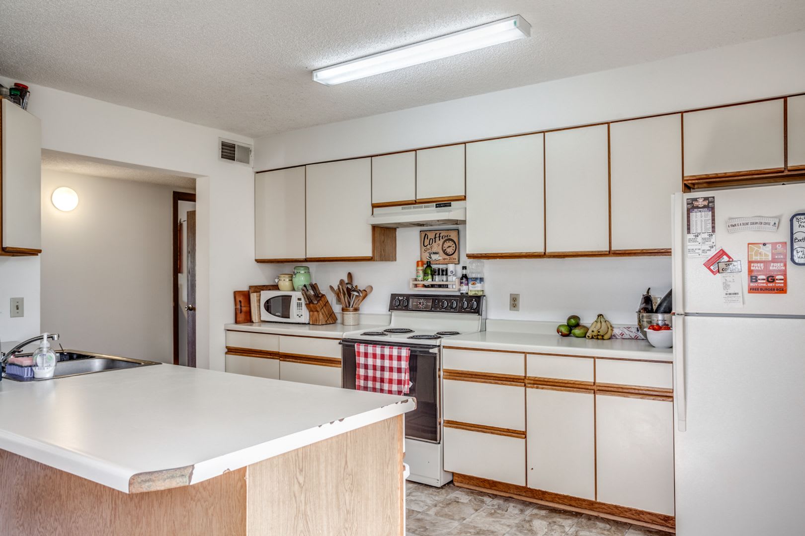 Spacious 5 Bedroom 2 Bathroom Unit Close To Campus – photo 5
