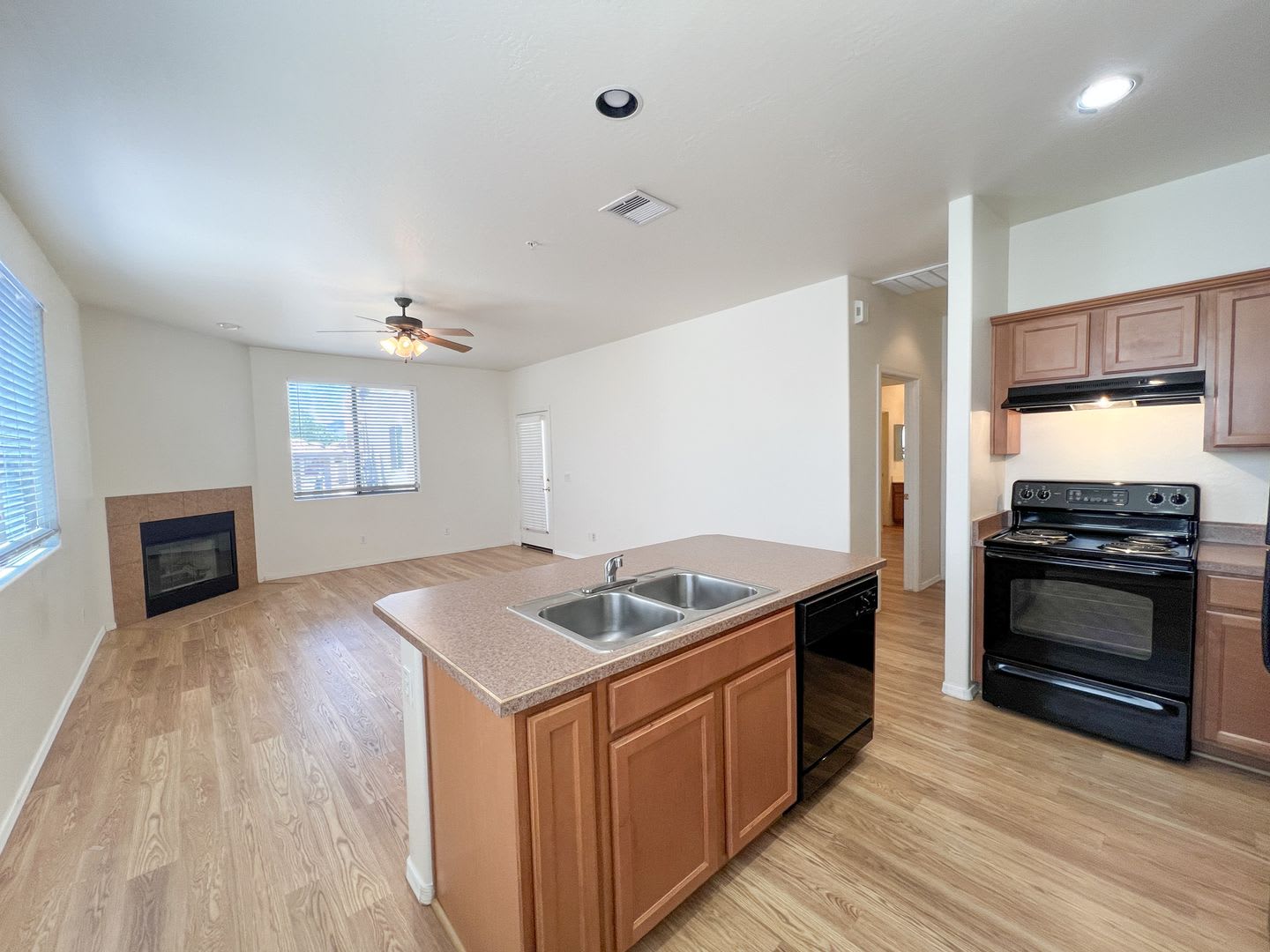 TOWNHOME – photo 2