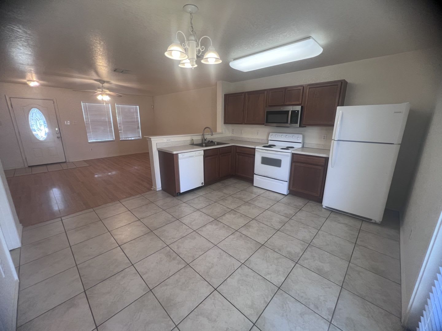 Spacious Home With Oversized Backyard & Lawn Service Included! – photo 4