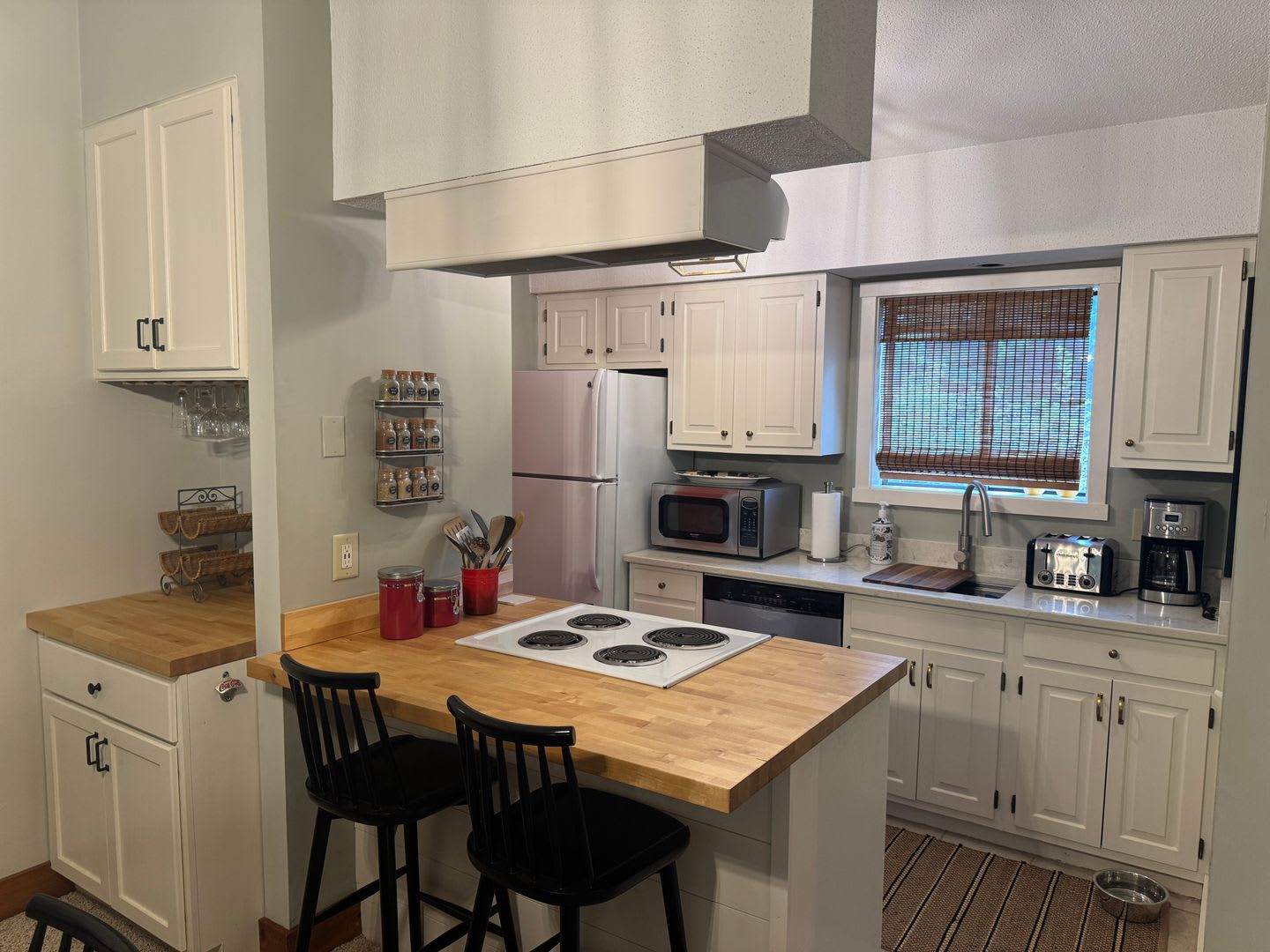 Short Term- 2 bedroom condo in Quechee- Fully Furnished – photo 2