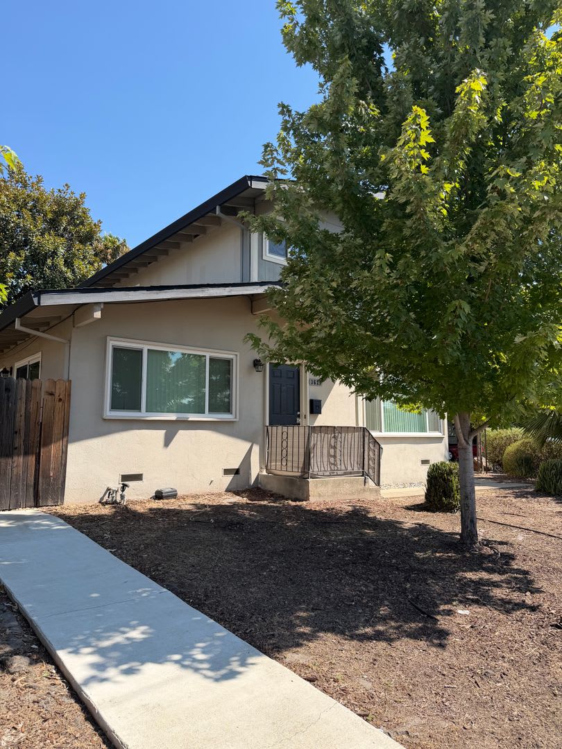 UPDATED DUPLEX IN SACRAMENTO!! – photo 2