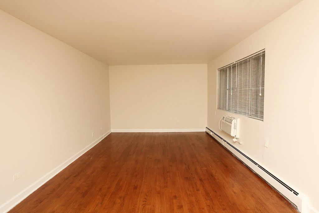 5851 North Winthrop Avenue – photo 3