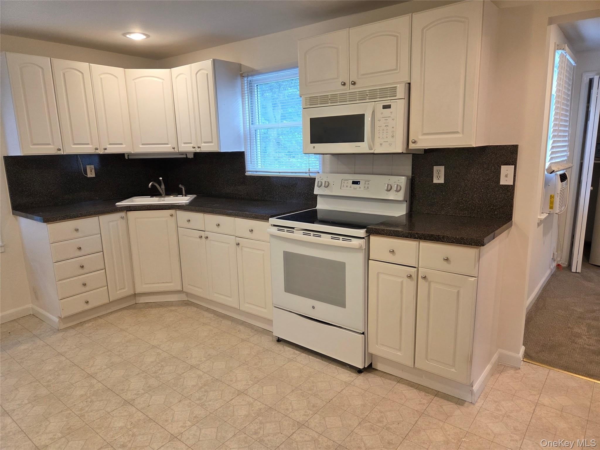 10 Irving Drive – photo 4