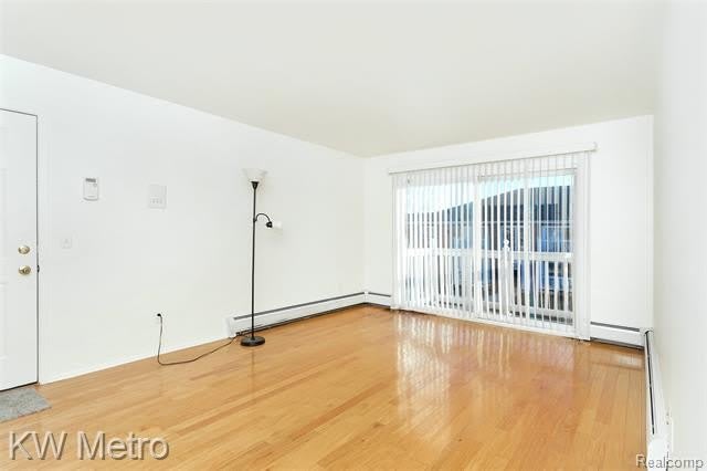 2425 Torquay Avenue – photo 4