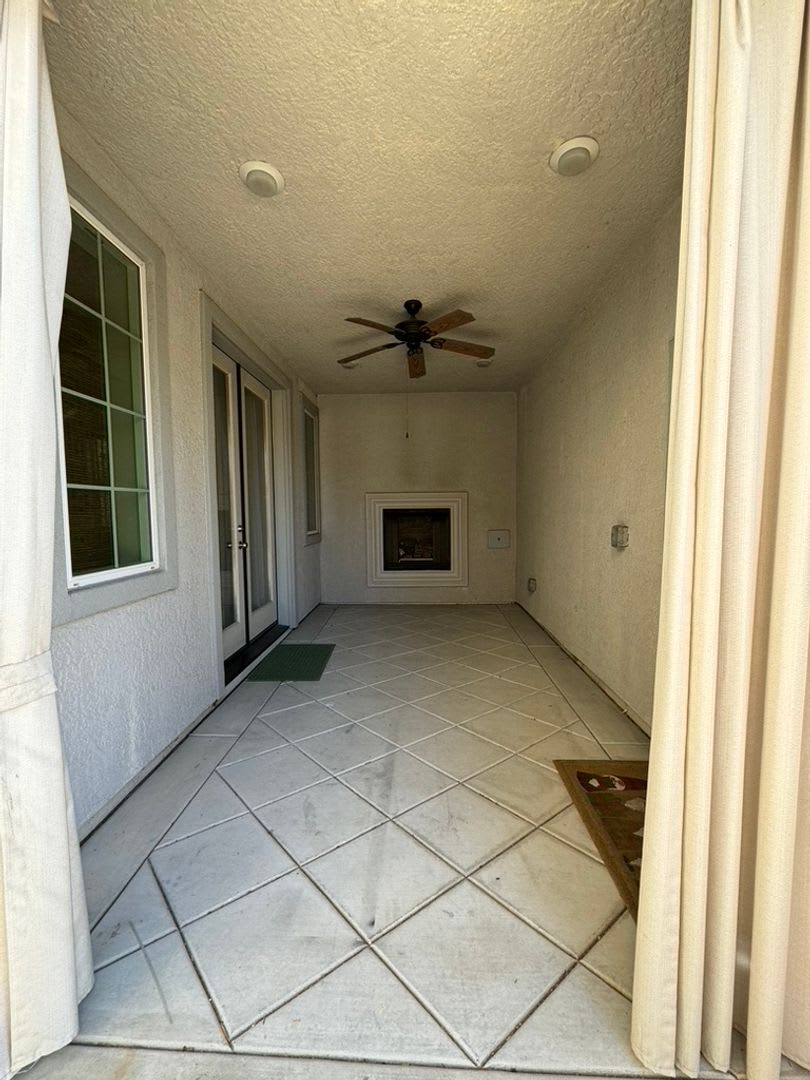 Beautiful home with 4 bedrooms and 3.5 baths located in Elk Grove. – photo 2