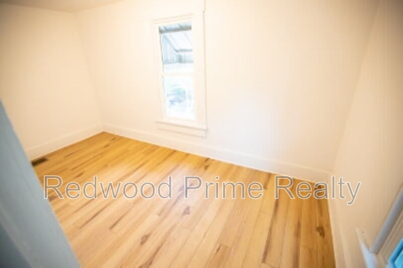 605 Coleman Avenue – photo 5
