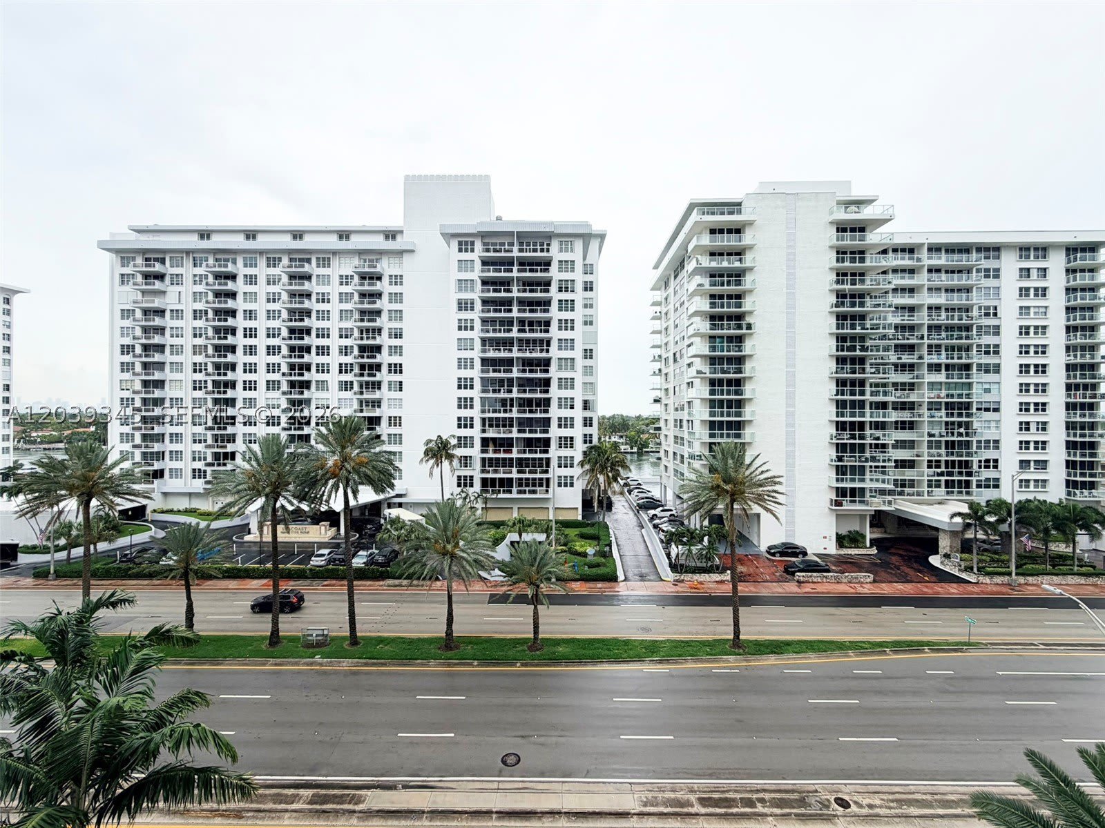 5757 Collins Ave – photo 2
