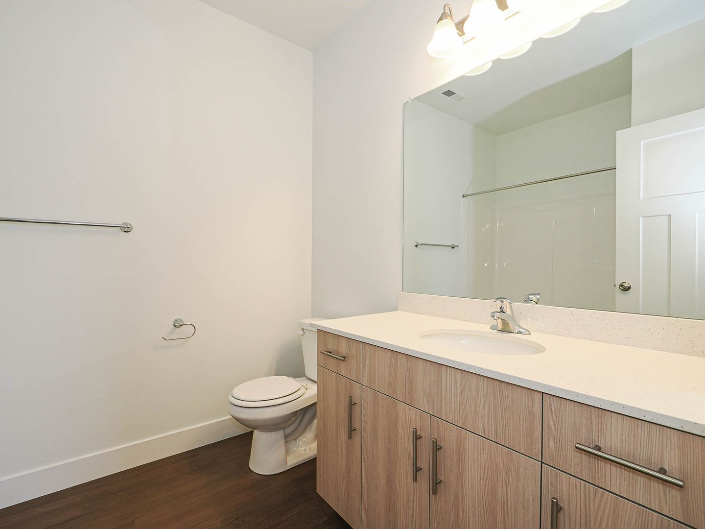 3 Bedroom, 2 Bathroom Condo – photo 2
