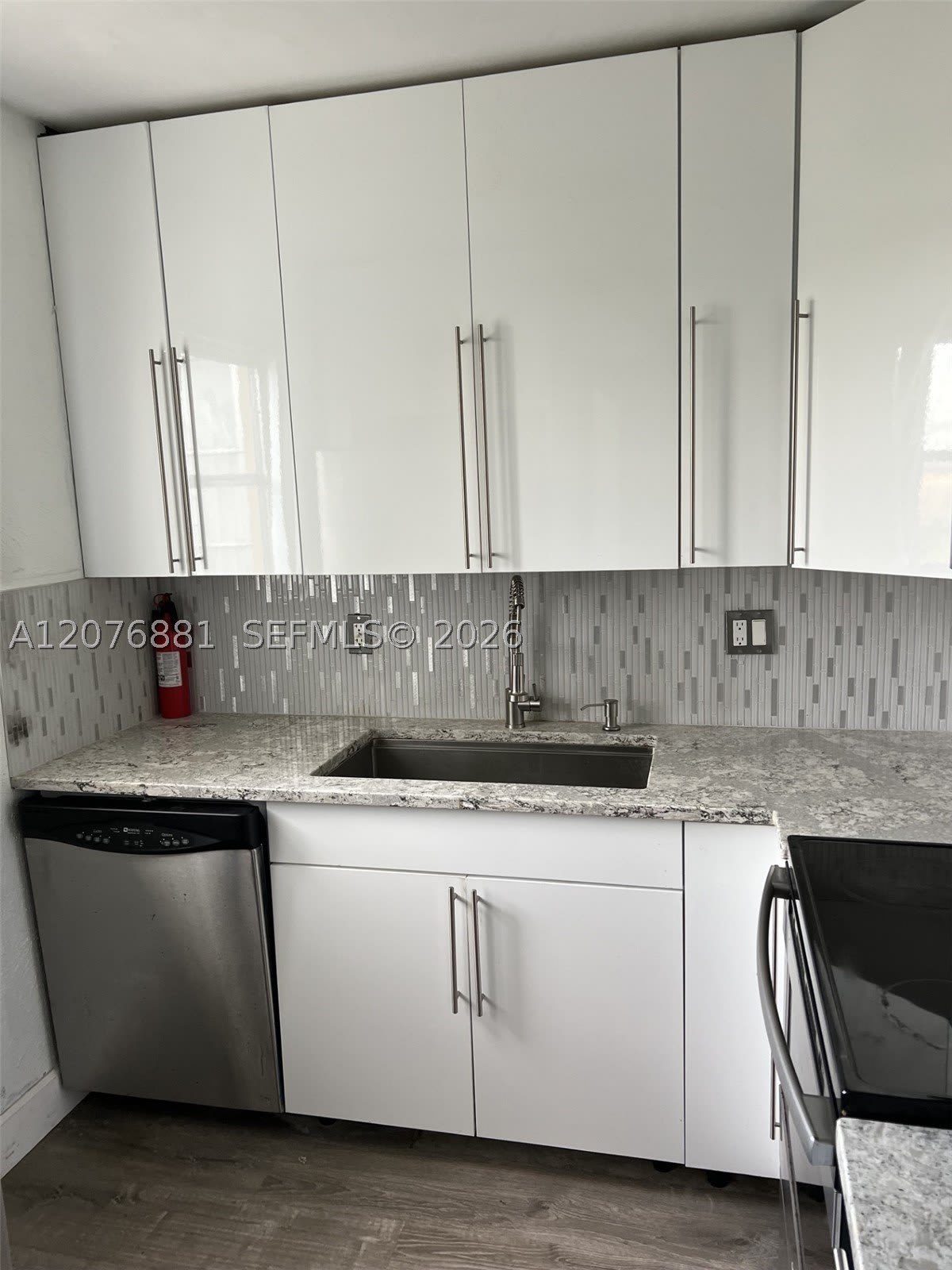 941 Crystal Lake Dr – photo 3
