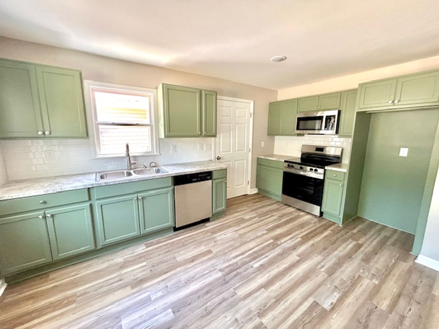 Coming Soon Fully Renovated 3 Bedroom Home In New Hope – photo 2