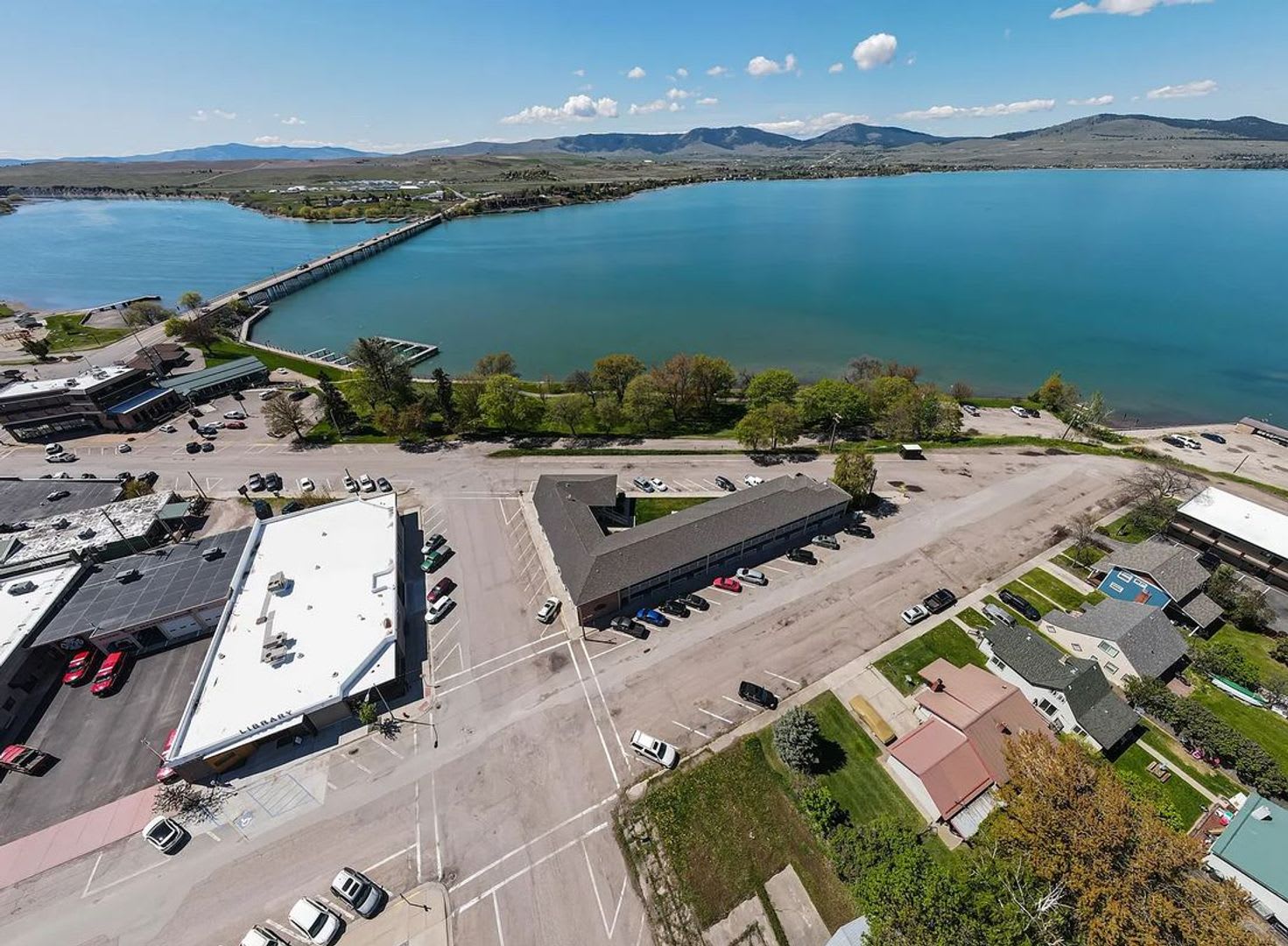 Condo located near the lake- Available October 1st, 2026 – photo 4