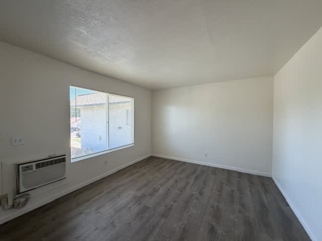 935 Kenwood Avenue – photo 5