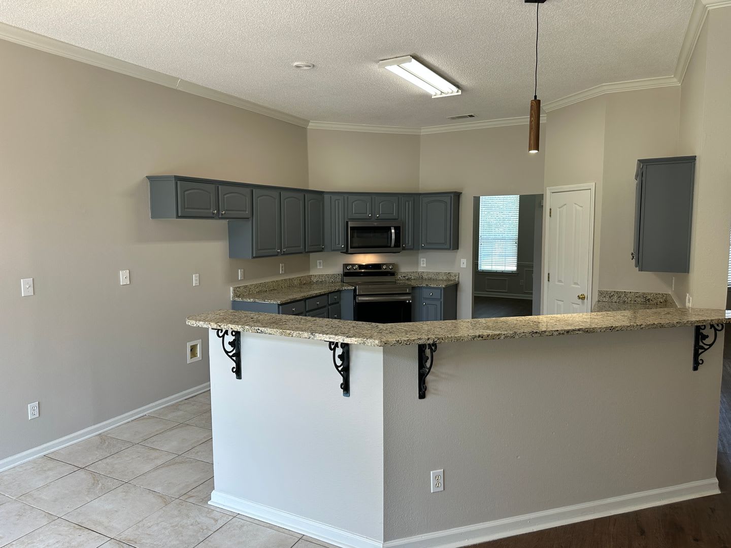 Spacious 5Br 3Ba Arlington Home With Flexible Living Space Fenced Yard Carpet Only In Bedrooms Newly Painted – photo 3