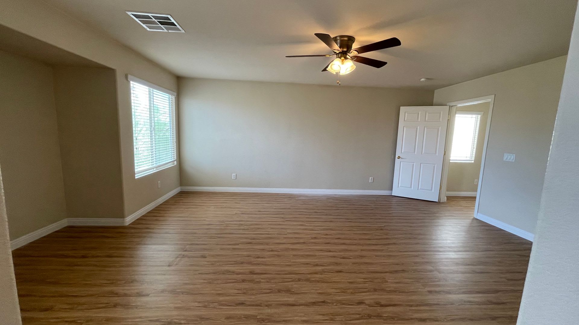 2 STORY, 2,729 SQ FT HOME, 4 BEDROOMS, 3 BATHROOMS, A LOFT AND A 2 CAR GARAGE IN HENDERSON – photo 5