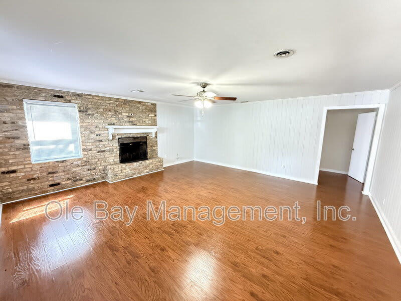 4650 Rosewood Dr – photo 2