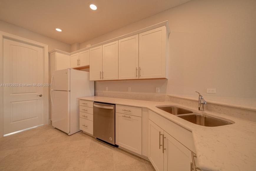 1280 Eucalyptus Dr – photo 5