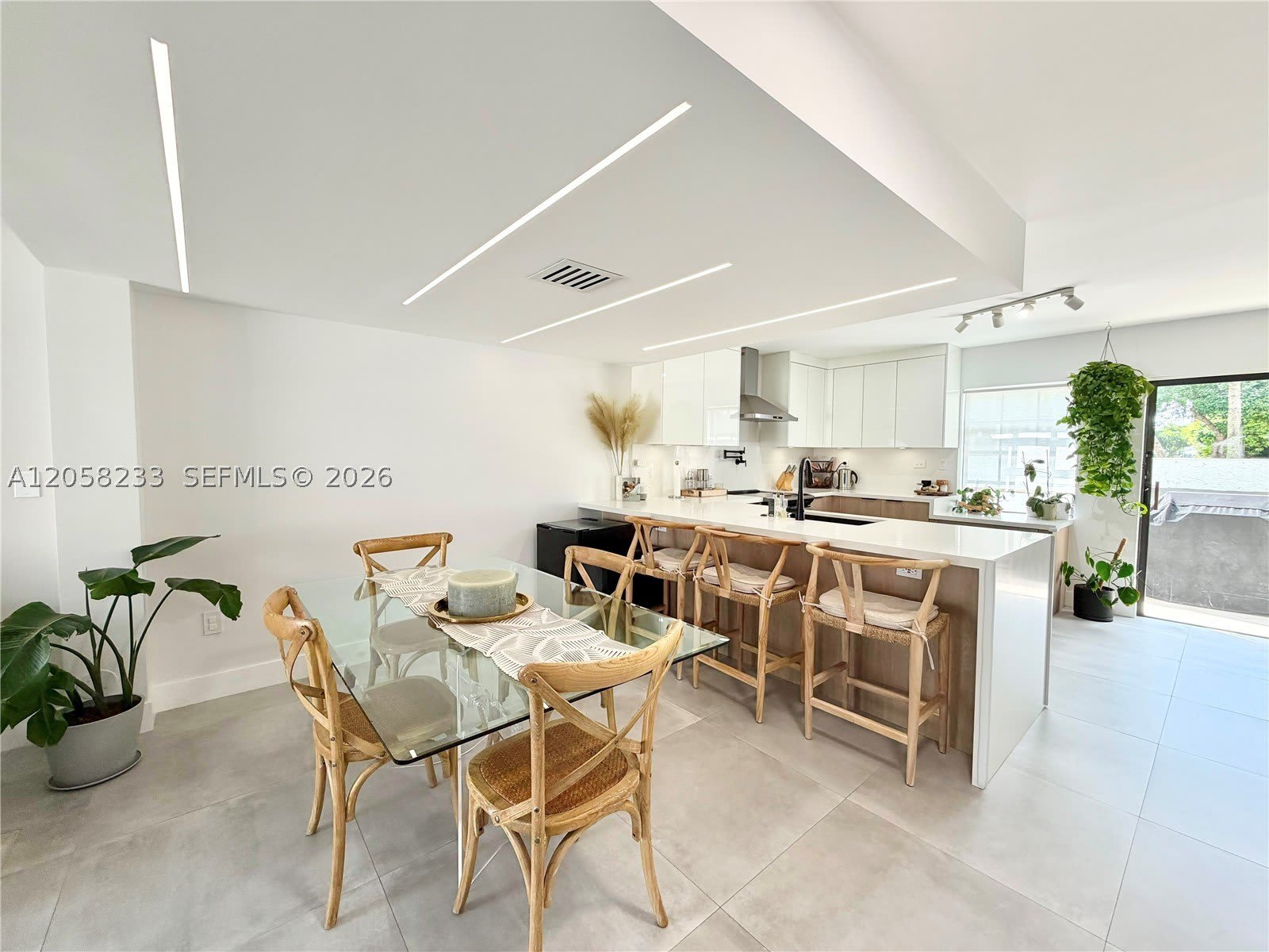 1990 Brickell Ave – photo 2