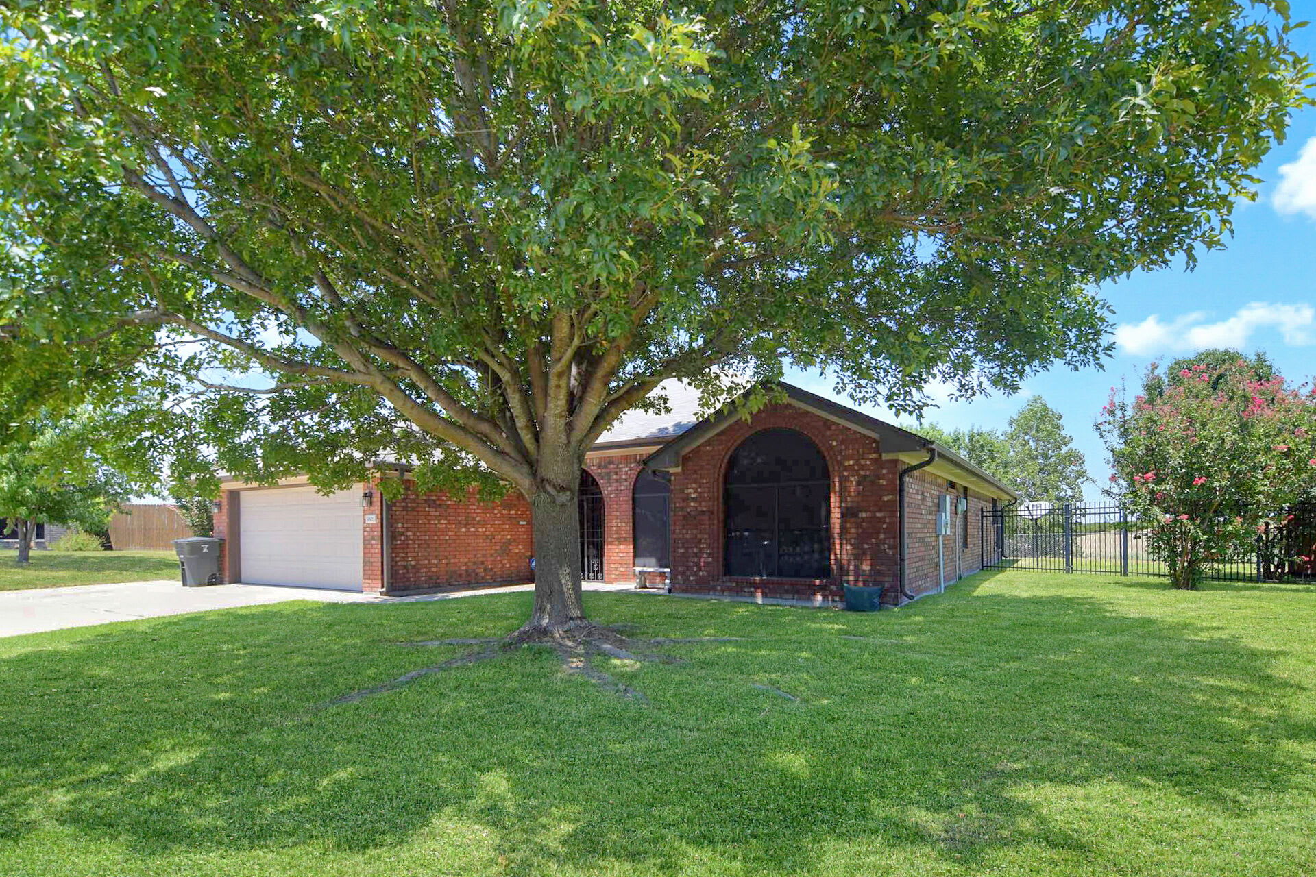 5805 Tropicana Ct – photo 3