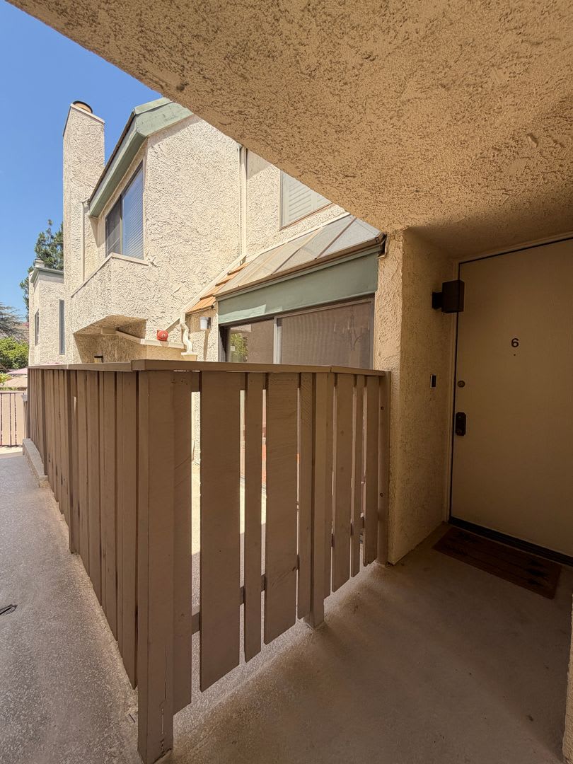 Large Townhome In Glendale Verdugo Woodlands – photo 3