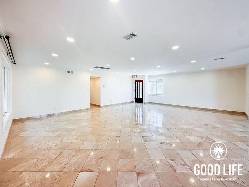 5820 Carnegie St – photo 5