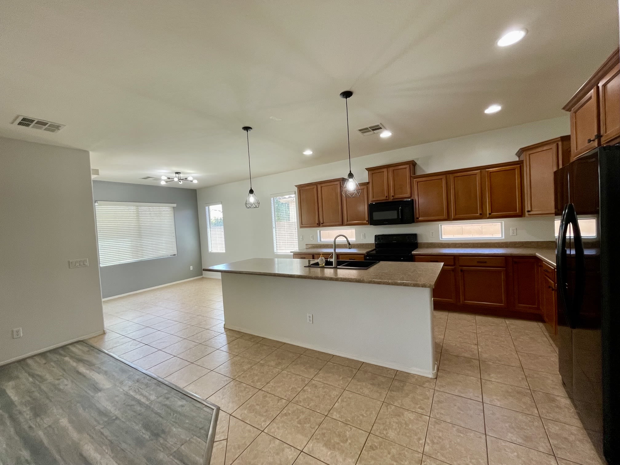 17027 W Hammond St – photo 2