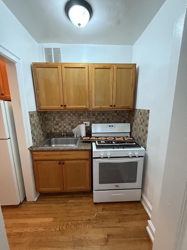 1369 West Estes Avenue – photo 3