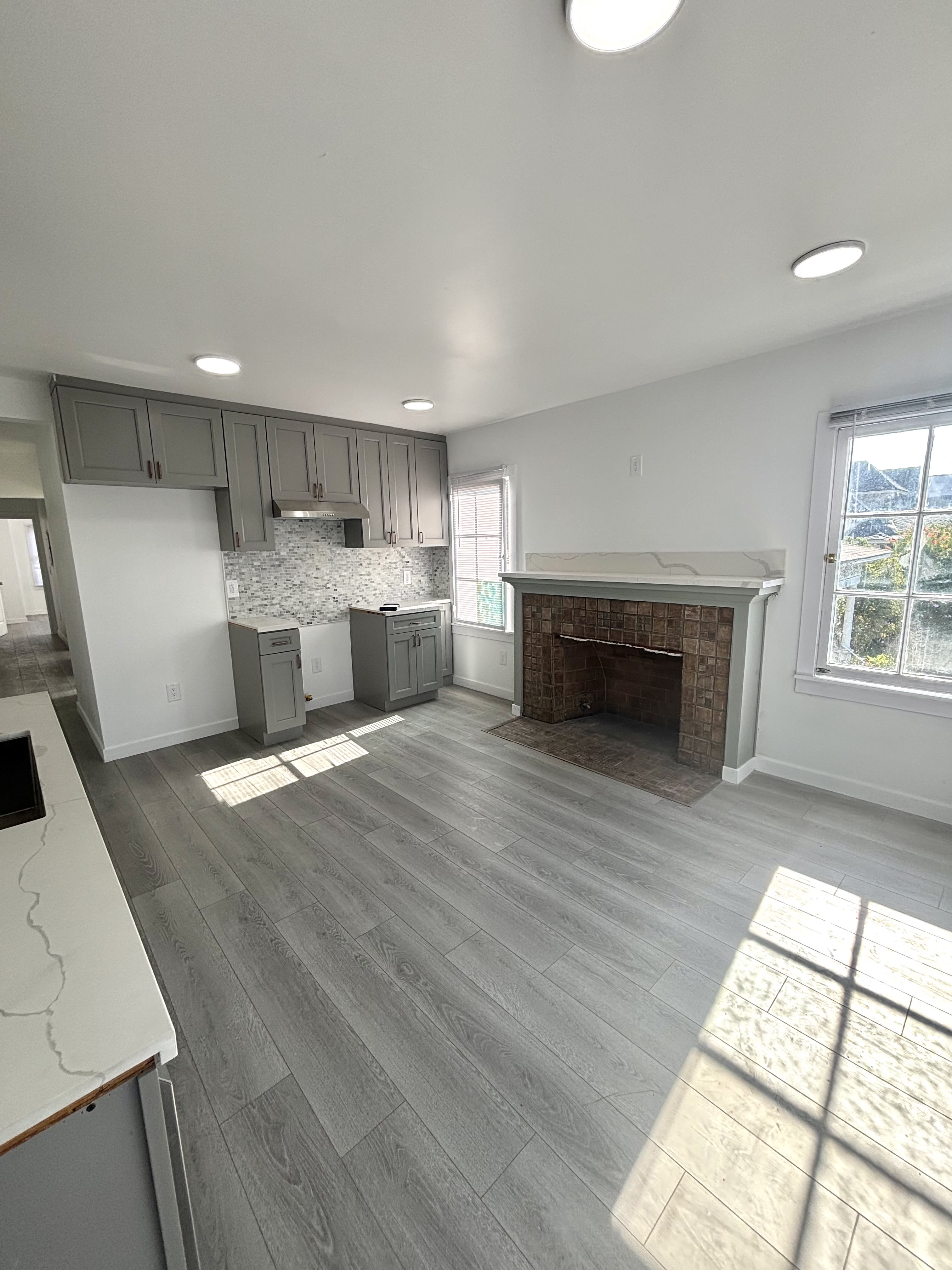 1956 1/2 Park Grove Ave – photo 1