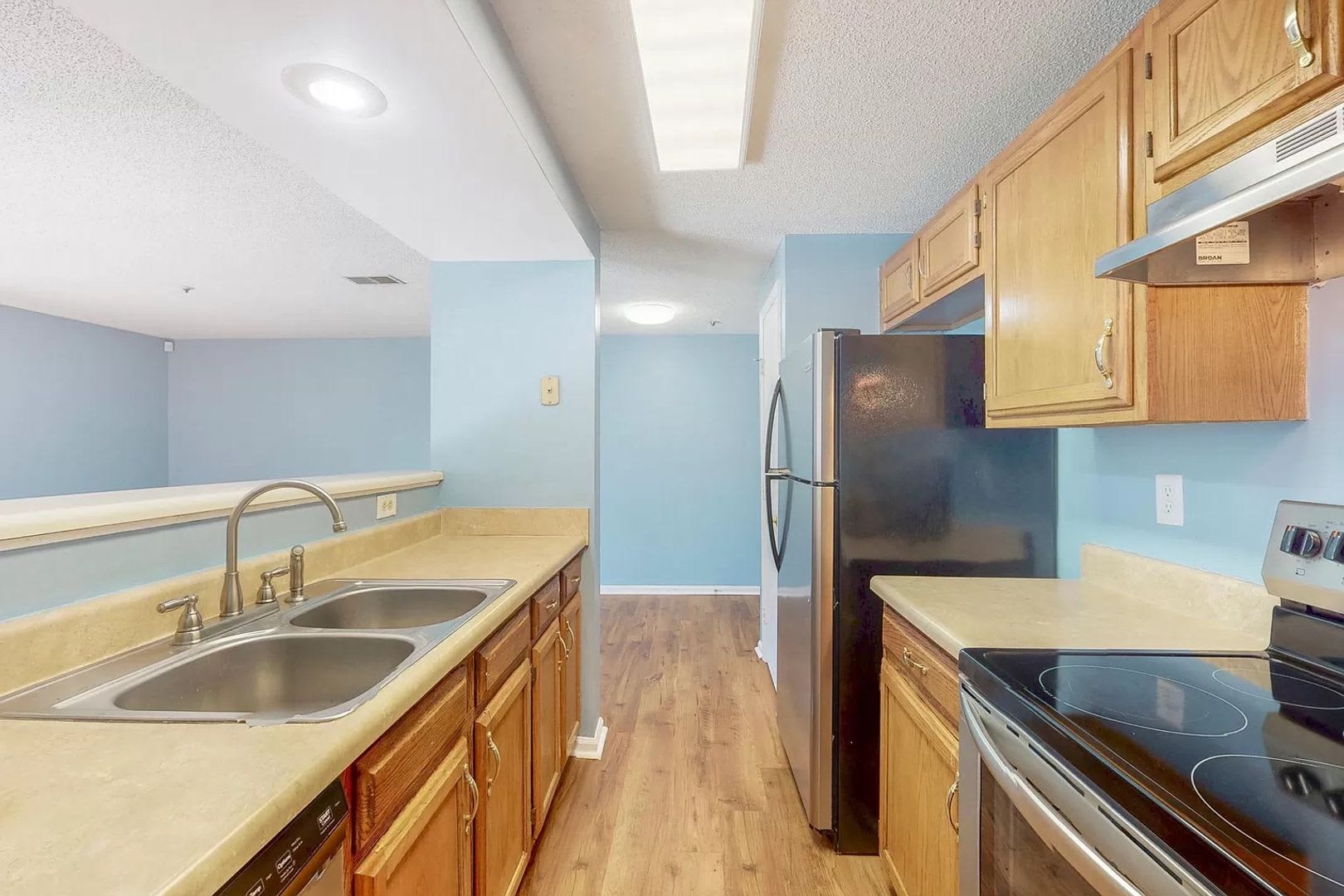 Room in 3 Bedroom Home at Arlyn Cir – photo 1