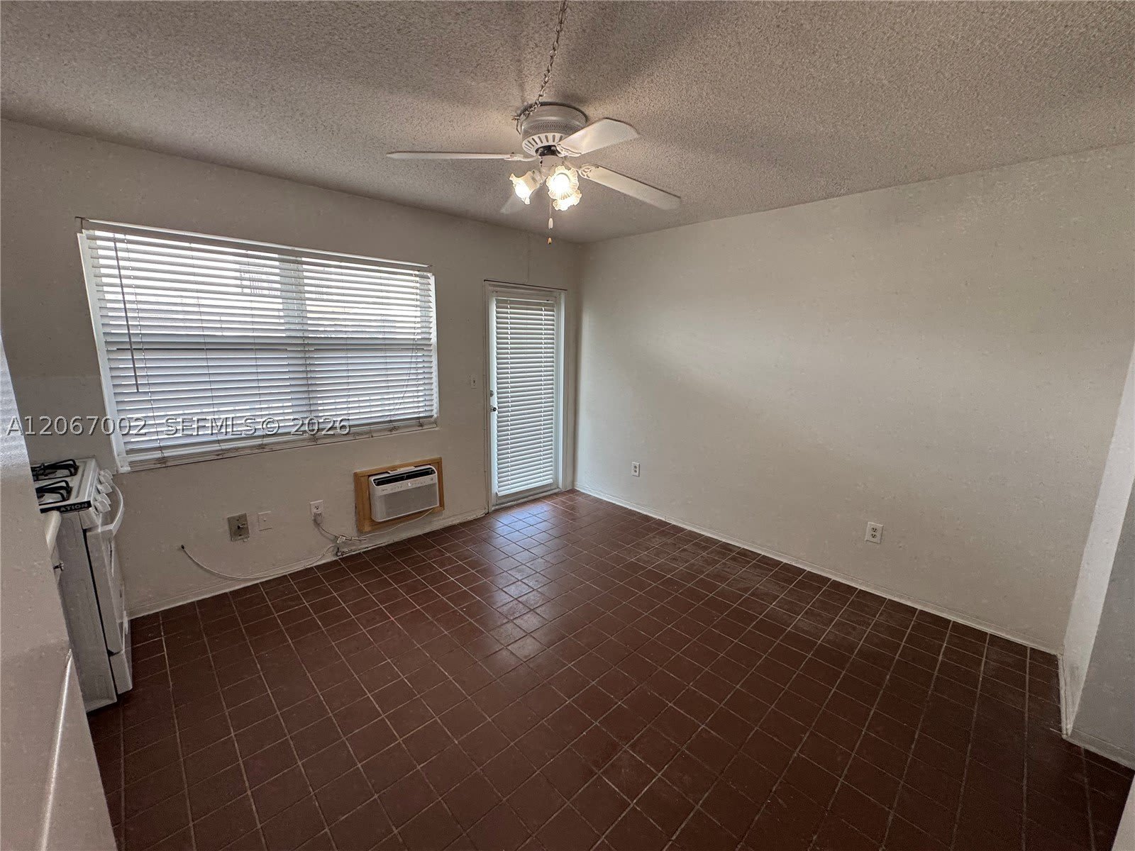 524 Washington Ave – photo 3